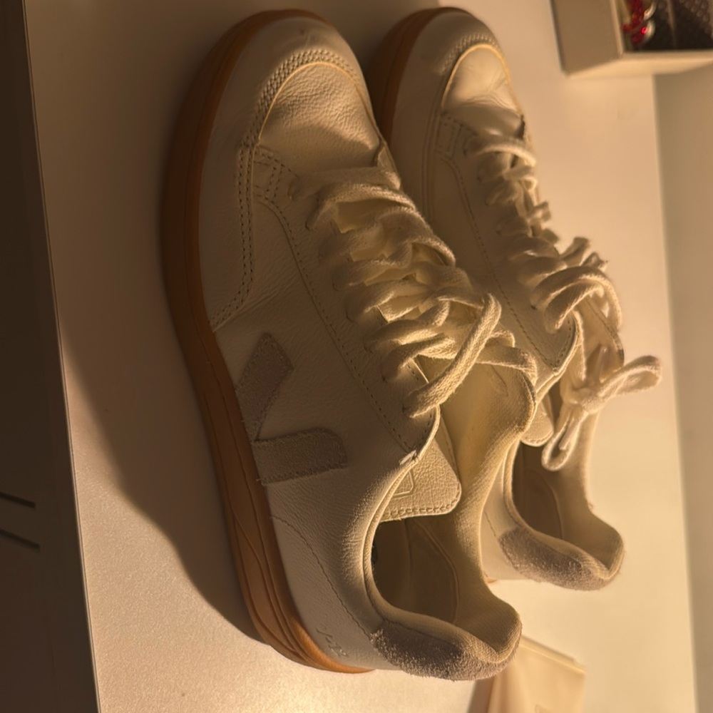 Veja size 7 sneakers